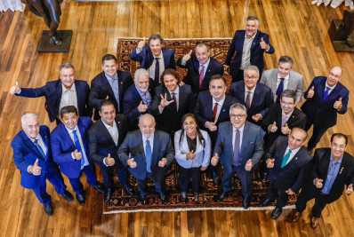 Lula serve pão de queijo a Pacheco e promete mais diálogo com Senado