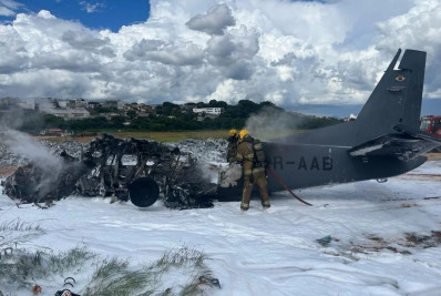 Vídeo: Avião da PF cai no Aeroporto da Pampulha, em BH, e deixa dois mortos