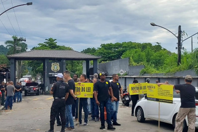 Policiais penais realizam novo protesto no Complexo Penitenciário de Gericinó