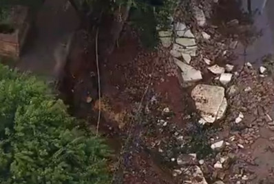 Parte de muro de cemitério em São Paulo desaba após fortes chuvas