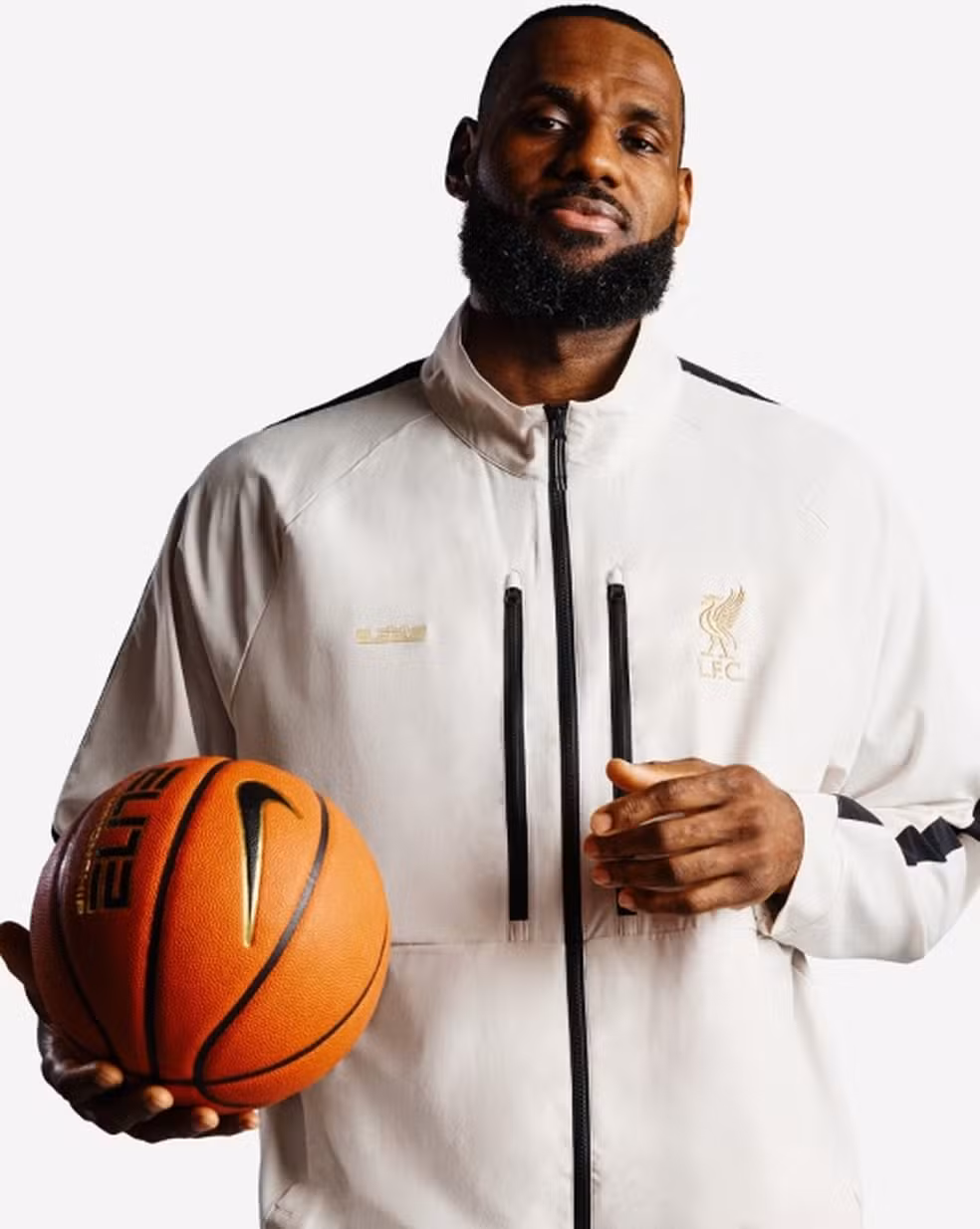 Parceria entre Lebron e Liverpool lança primeiras roupas - Divulgação