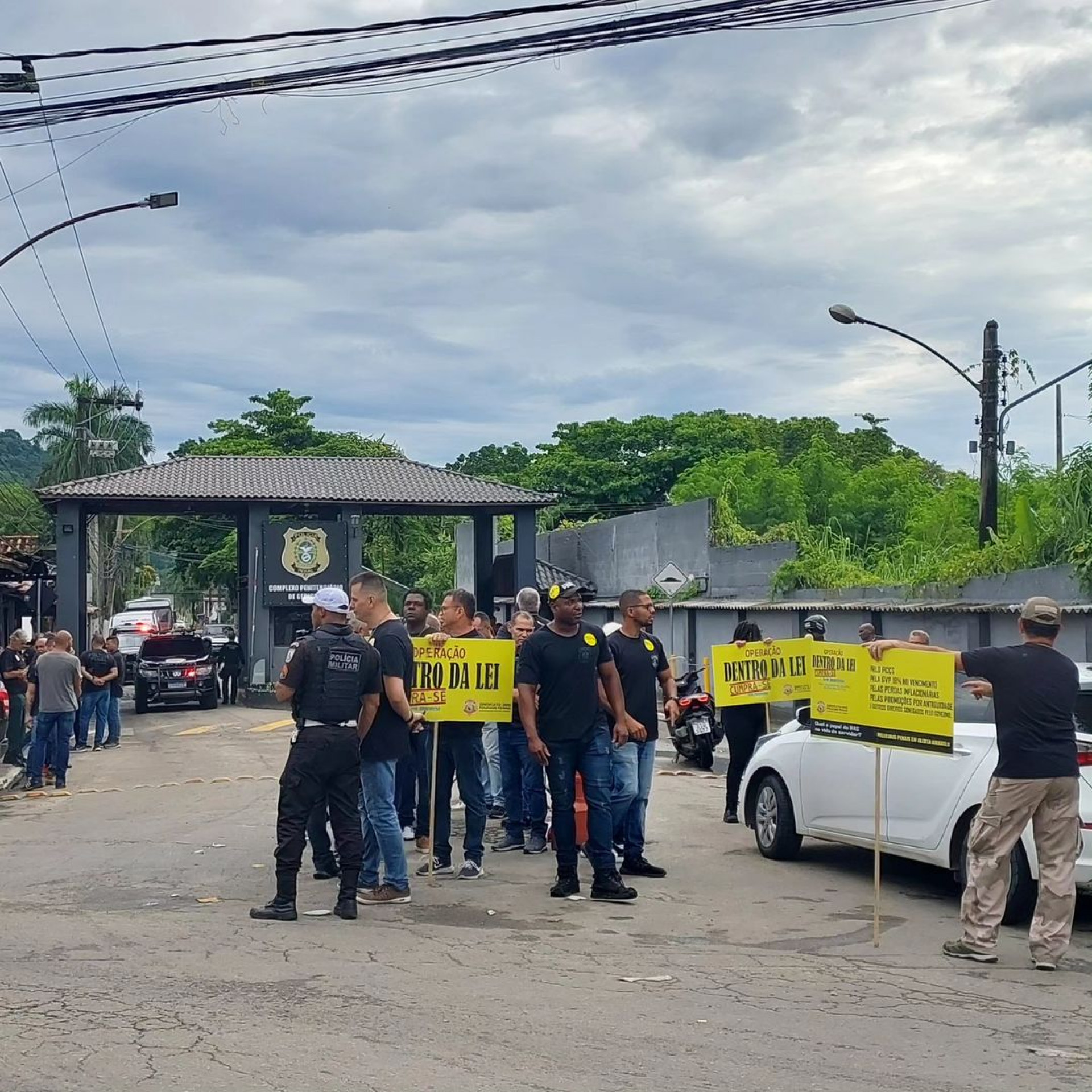 Agentes penitenciários pedem melhorias para categoria durante protesto nesta quarta-feira (6)