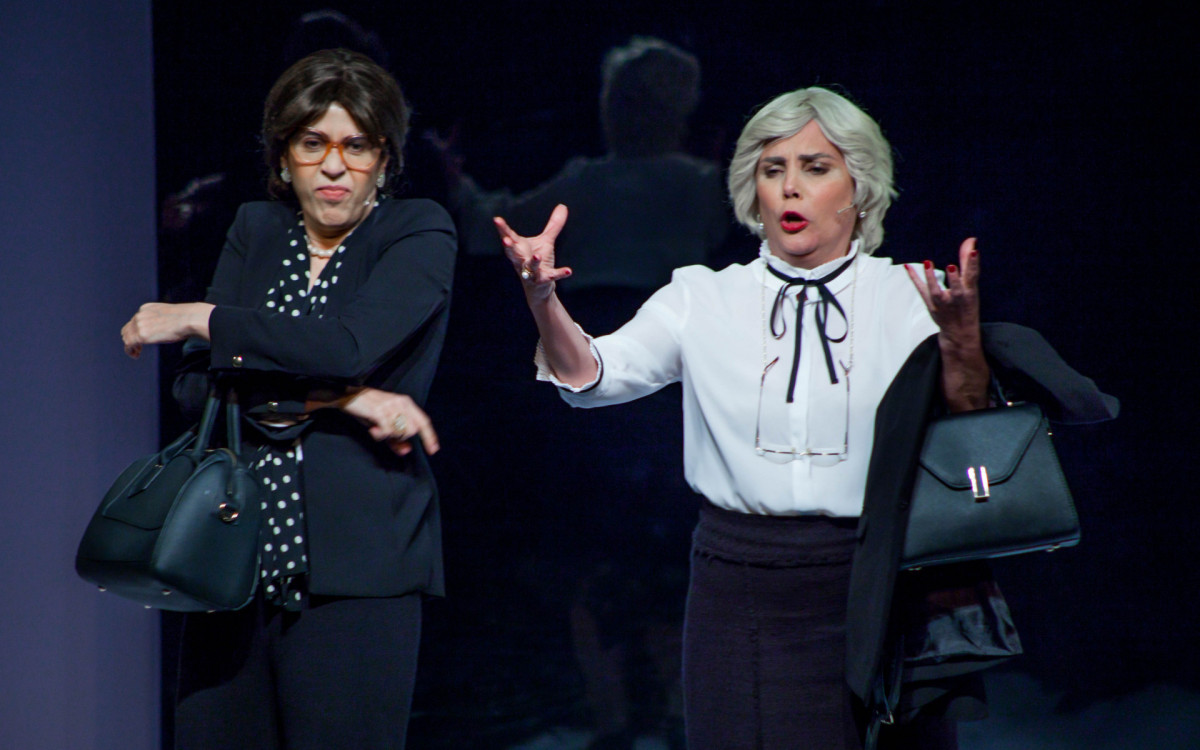 Heloísa Périssé e Maria Clara Gueiros na peça