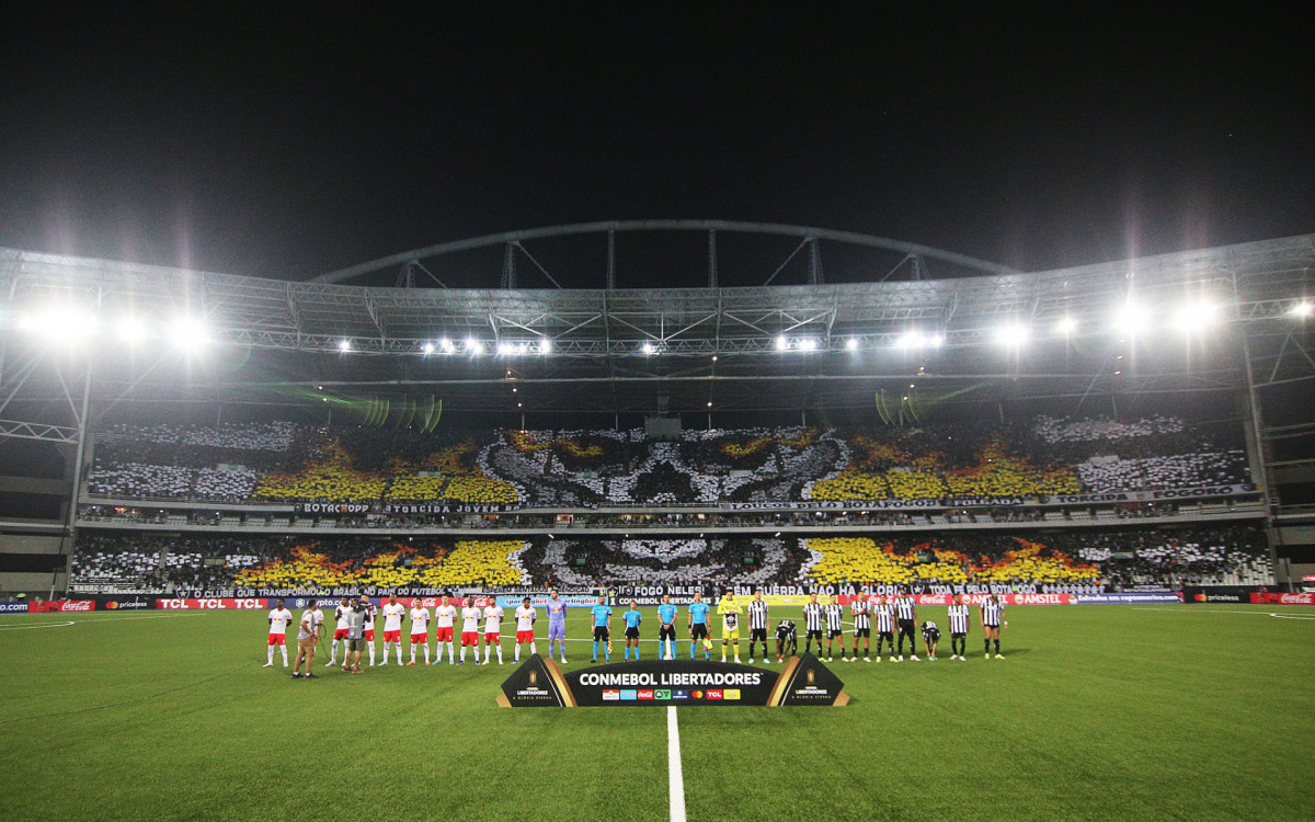 Mosaico da torcida do Botafogo faz mosaico no Estádio Nilton antes da partida contra o Red Bull Bragantino