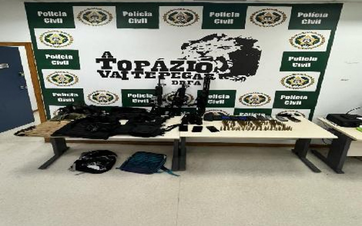 Material apreendido durante a abordagem na Gardênia Azul