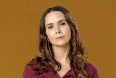 Fã de Débora Falabella é presa por perseguir a atriz por quase 10 anos