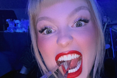 Luísa Sonza é homenageada e performa com Demi Lovato em premiação nos Estados Unidos