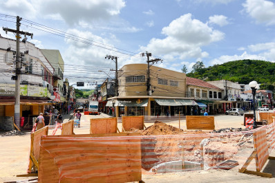 Prefeito Juninho Bernardes inicia revitalização do centro de Paty