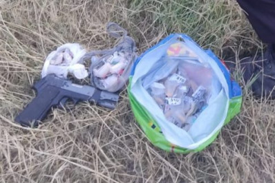 Polícia Militar apreende drogas e simulacro de pistola após confronto com criminosos em Araruama