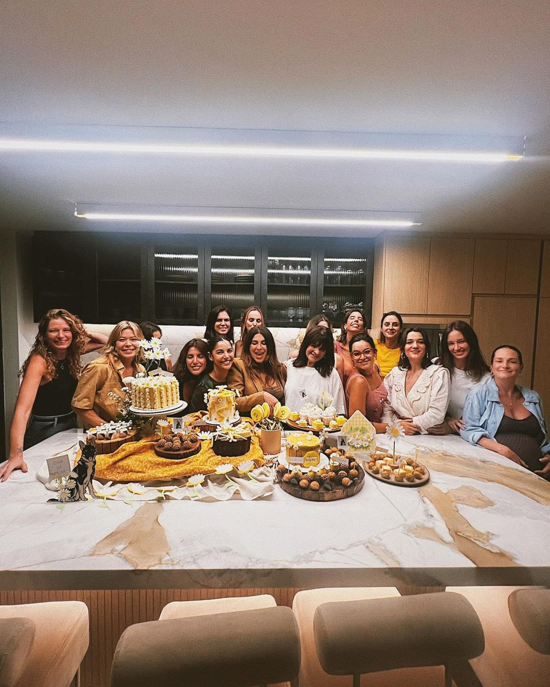 Fernanda Paes Leme ganha chá de bebê surpresa - Reprodução/Instagram