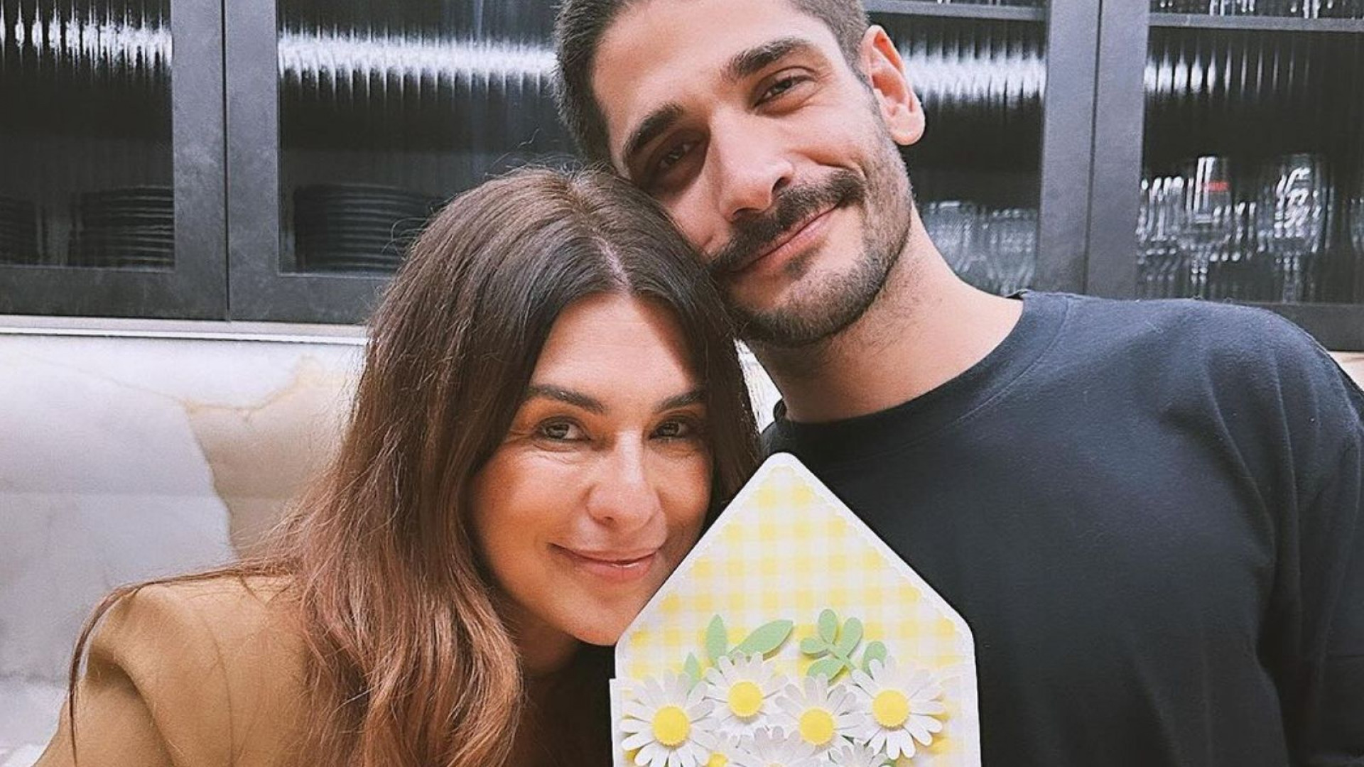 Fernanda Paes Leme ganha chá de bebê surpresa
- Reprodução/Instagram