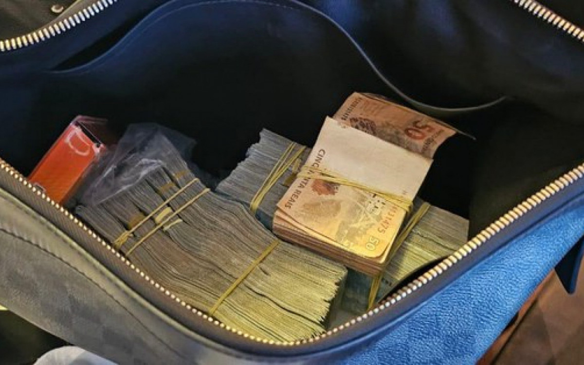 PF cumpre mandados em operação contra lavagem de dinheiro e tráfico de drogas no Paraná; dois homens foram presos