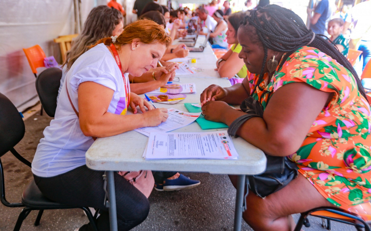 O evento \'Dia Delas\' realizou mais de 3 mil atendimentos na Praça Getúlio Vargas, centro da cidade