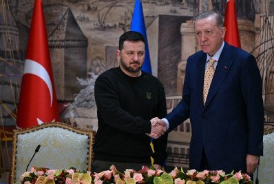 Zelensky se reúne com Erdogan em Istambul para falar da guerra na Ucrânia