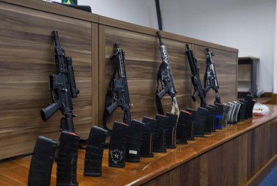 Polícia prende cinco criminosos da 'Milícia do Boto' na comunidade Cesar Maia