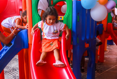 Secretários de Belford Roxo entregam playground na Creche Municipal Vereadora Fátima Nunes