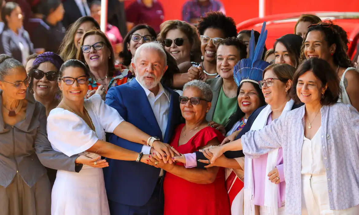 'Direitos das mulheres são conquista, não concessão', diz Lula