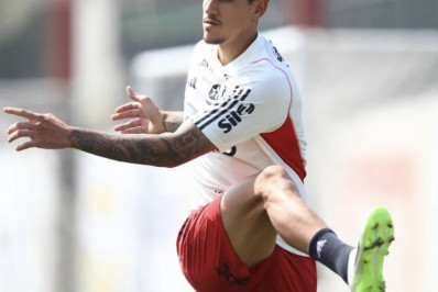 Bruno Henrique ou Pedro? Os números podem decidir a vaga no Flamengo