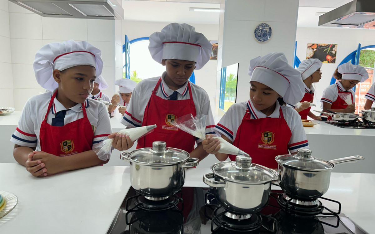 Inauguração do Hotel Escola Bilíngue Juvenil Municipal em Araruama