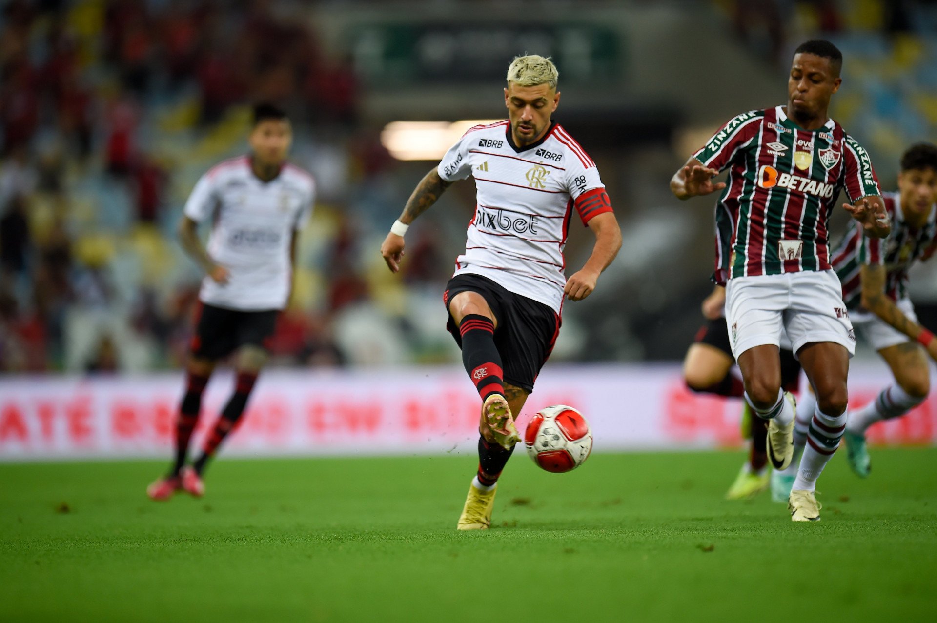 Arrascaeta deu assistência para Pedro marcar o segundo gol do Flamengo contra o Fluminense - Marcelo Cortes/Flamengo