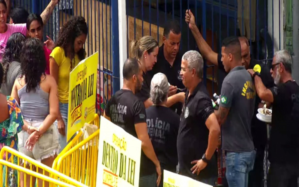 Protesto de policiais penais por melhorias para categoria gera fila de pessoas para visitar presos em Bangu - Reprodução