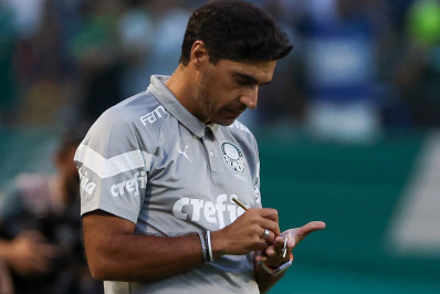 Abel Ferreira se manifesta e pede desculpas por fala xenofóbica