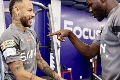 Zagueiro do Al-Hilal enaltece Neymar: 'Mágico'