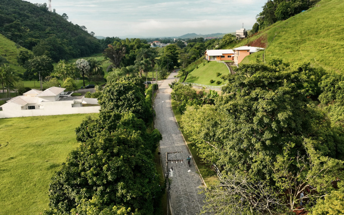 Estrada Zak Zuk Tahan tem esse nome em homenagem a Eduardo Zak Zuk Tahan, que chegou a Casimiro de Abreu em 1968