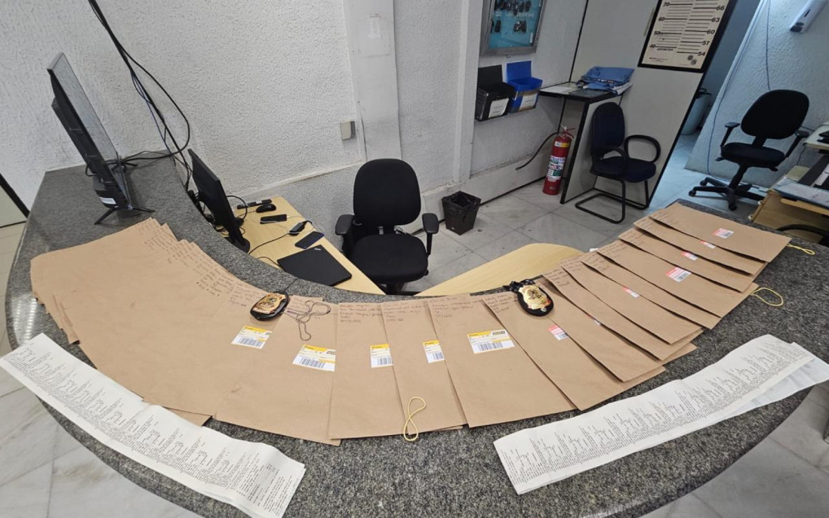 Notas foram distribuídas em 26 envelopes