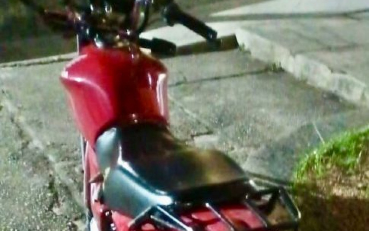 Motocicleta usada pelo elemento foi apreendida - Polícia Militar