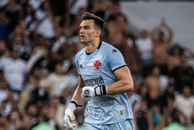 Convocação para a Seleção vira prêmio a Léo Jardim por atuações no Vasco