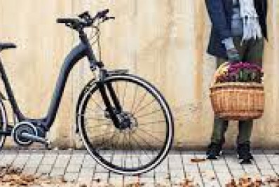 Niterói realiza o I Passeio de Bikes Elétricas