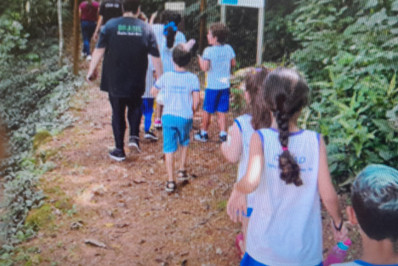 Educação ambiental com trilha no PED envolve alunos da rede municipal