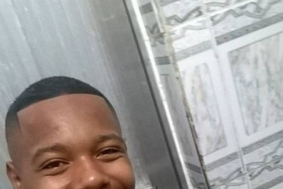 Juiz retira acusações contra quatro PMs réus por homicídio de jovem dentro de viatura