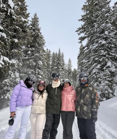 Ivete Sangalo compartilha registros de passeio na neve em família