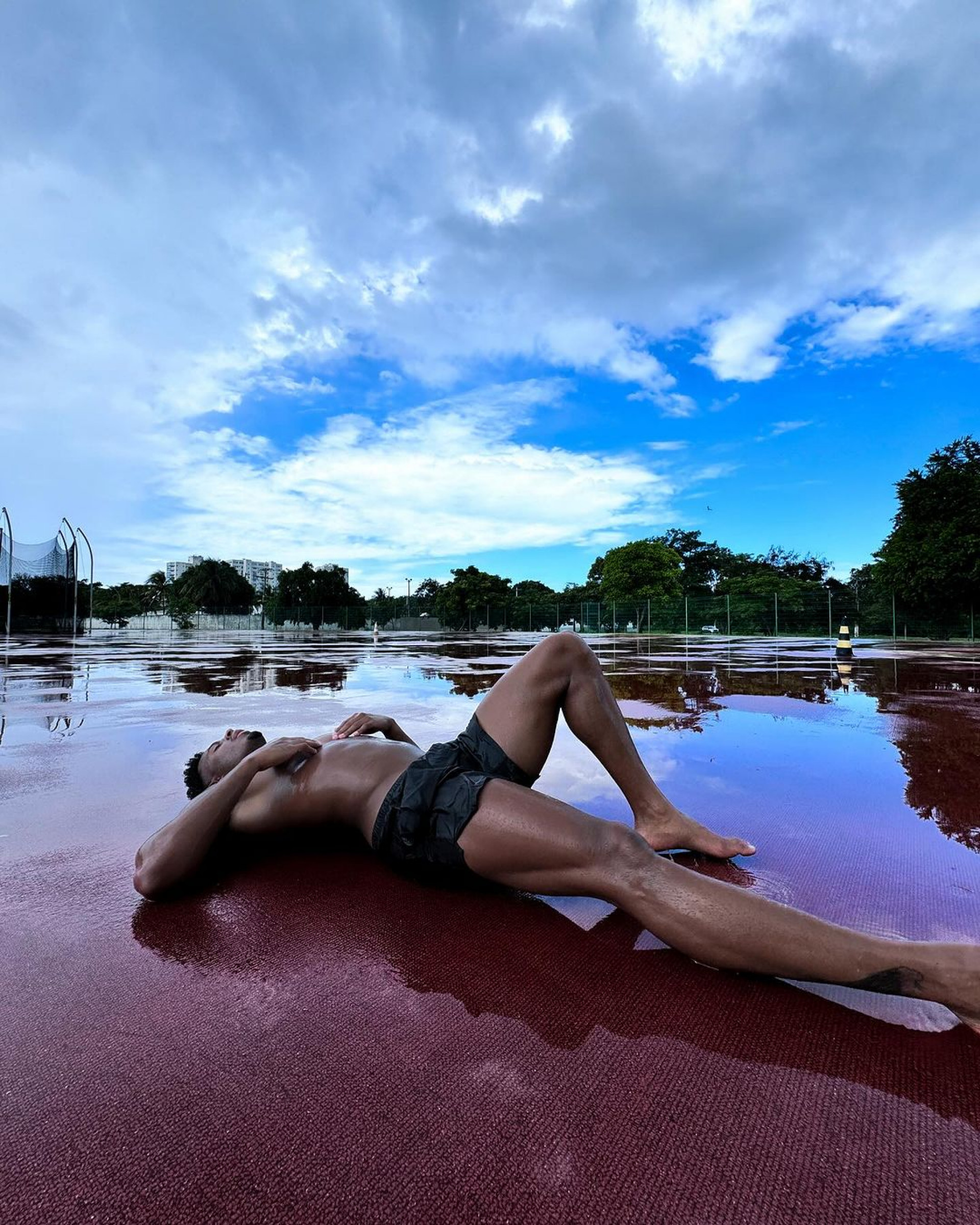 Paulo André Posa Sem Camisa E Exibe Tanquinho Durante Treino Celebridades O Dia 