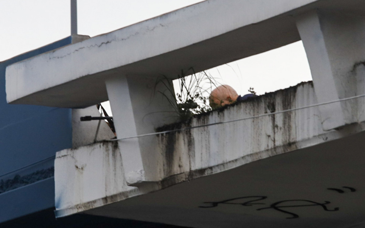Sequestro com reféns na Rodoviária Novo Rio, nesta terça-feira (12). - Renan Areias/Agência O Dia