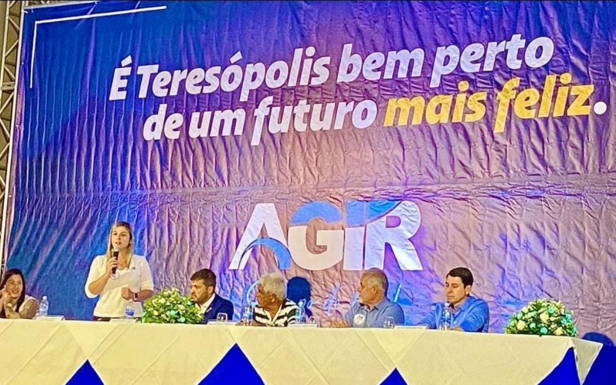 A prefeita de Guapimirim, Marina Rocha, recém filiada ao Agir, participa do evento na cidade vizinha de Teresópolis