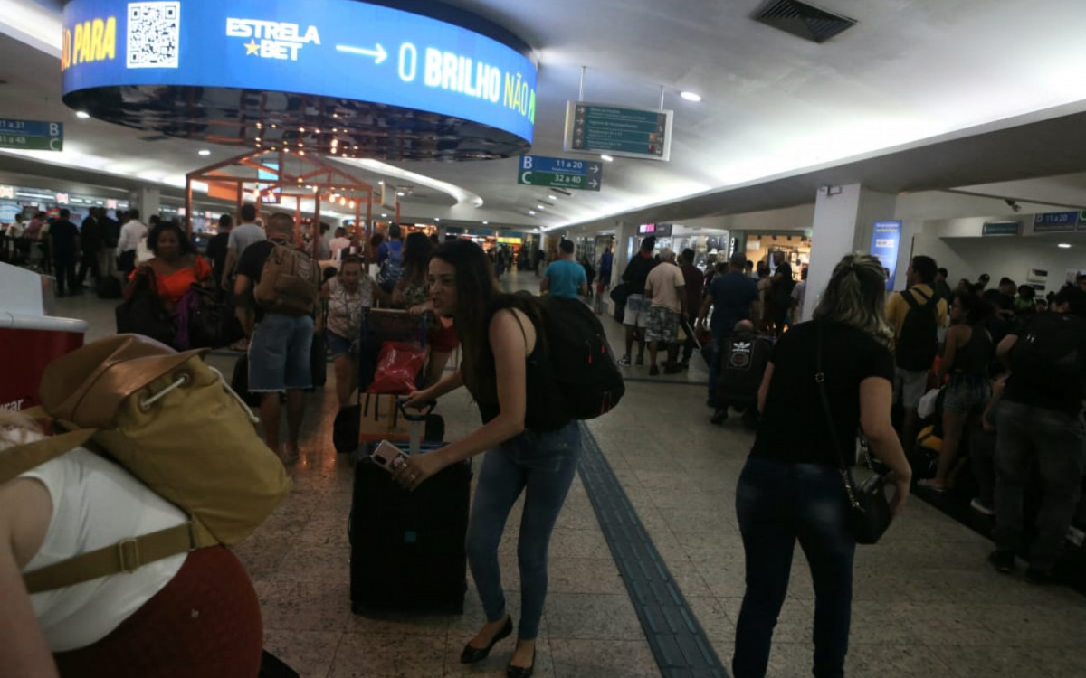 Tensão tomou conta da Rodoviária do Rio em meio ao sequestro; pessoas começaram a correr ao escutarem um barulho alto
