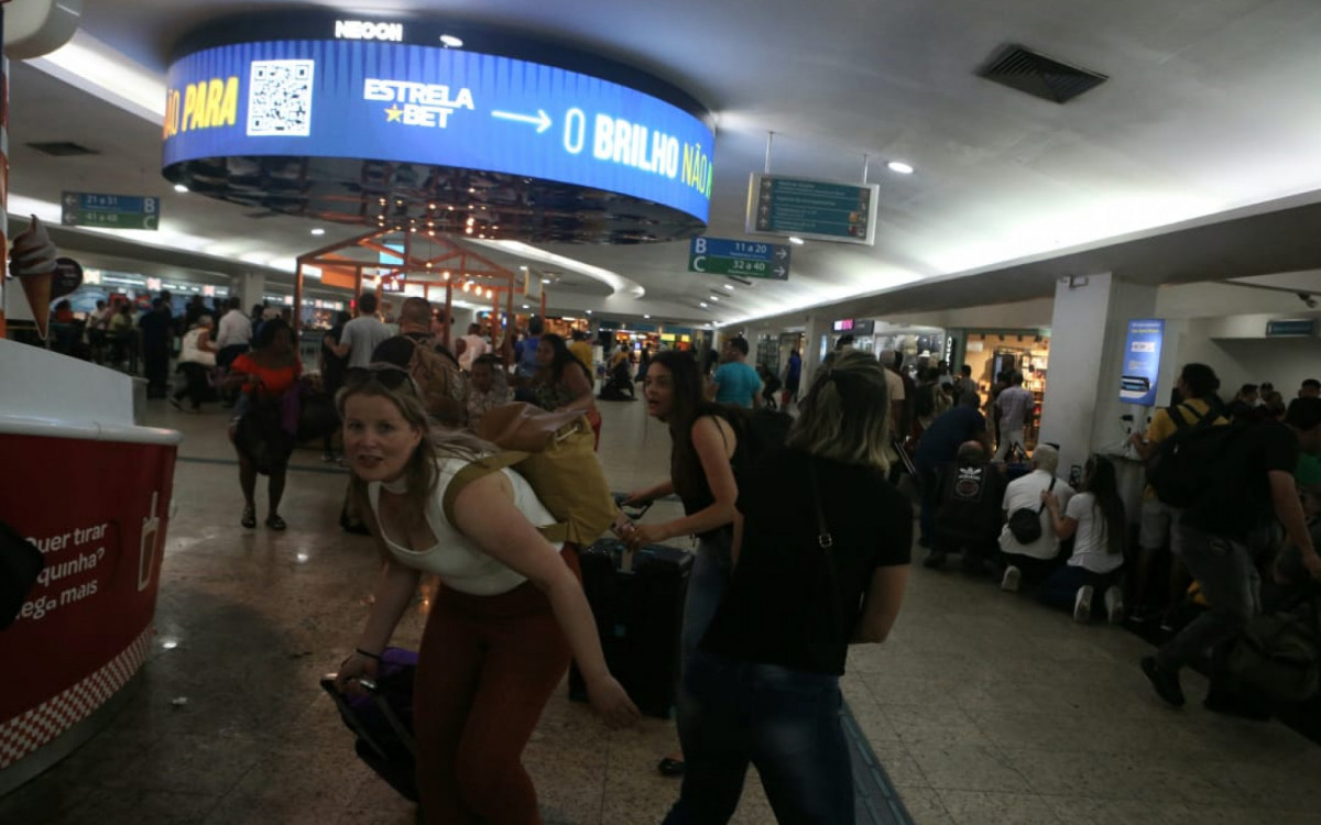 Tensão tomou conta da Rodoviária do Rio em meio ao sequestro; pessoas começaram a correr ao escutarem um barulho alto
