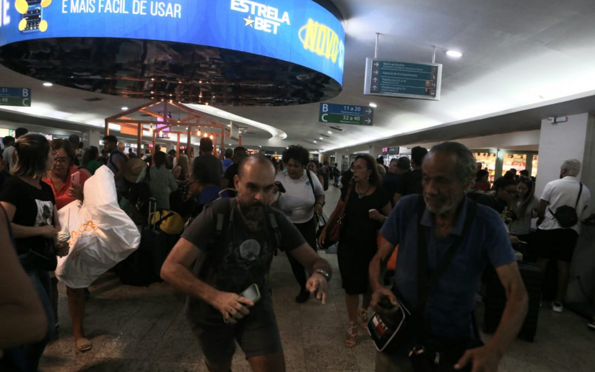 Movimentação intensa na Rodoviária do Rio após pessoas presentes no local escutarem barulhos

