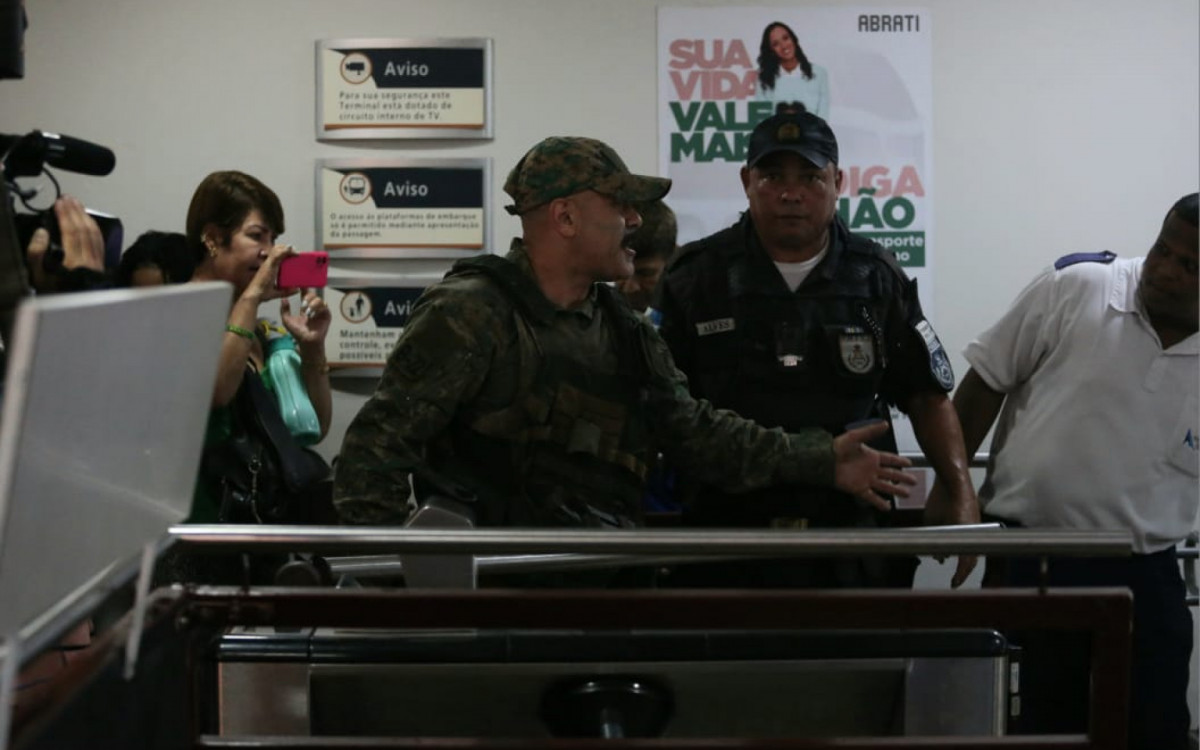 A Rodoviária do Rio foi evacuada e fechada na tarde desta terça-feira (12) para as forças policiais atuarem na negociação
