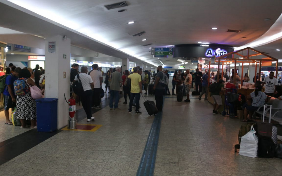 Devido à ocorrência, o entorno da rodoviária, no sentido Avenida Francisco Bicalho, ficou com retenção
