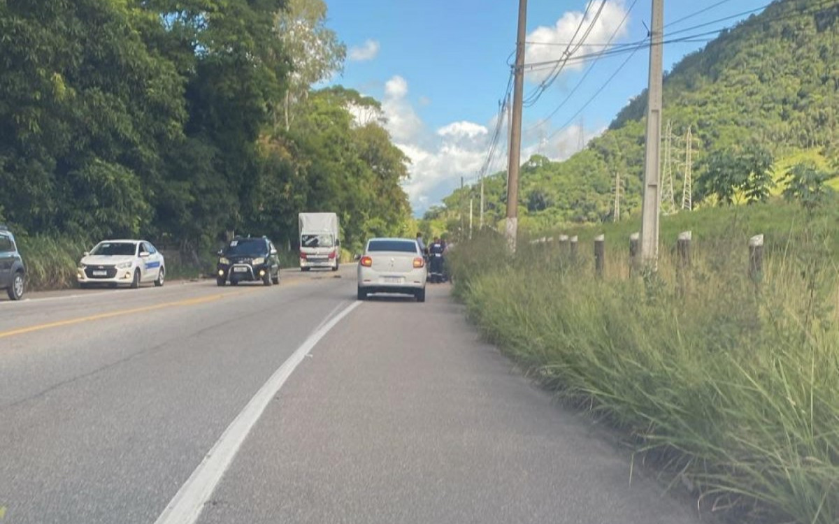 Acidente ocorreu na manhã desta terça-feira, na RJ-168, próximo ao trevo da entrada de Macaé