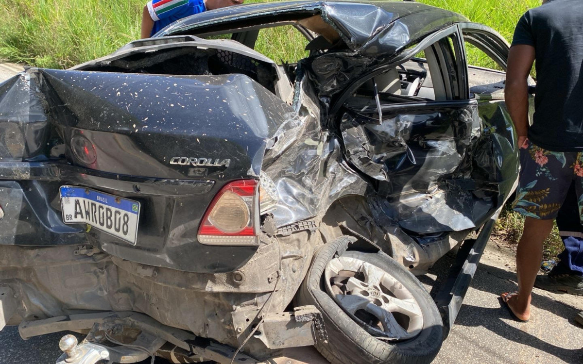 Acidente ocorreu na manhã desta terça-feira, na RJ-168, próximo ao trevo da entrada de Macaé