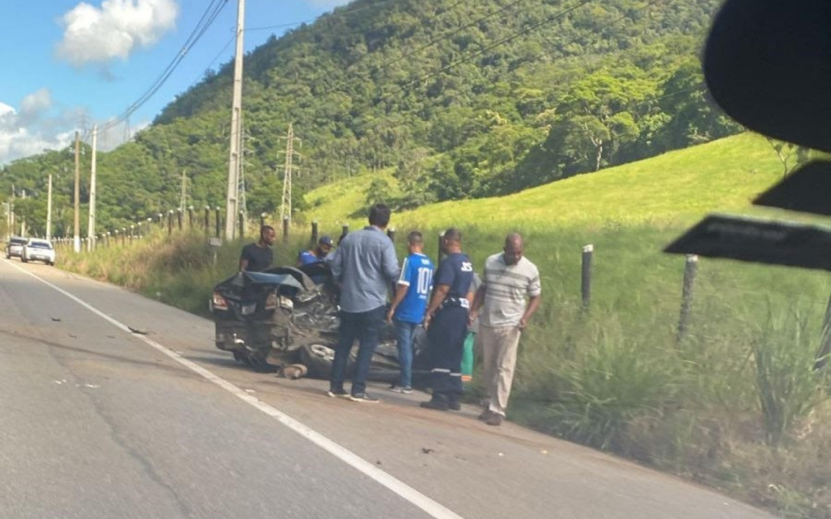Acidente ocorreu na manhã desta terça-feira, na RJ-168, próximo ao trevo da entrada de Macaé