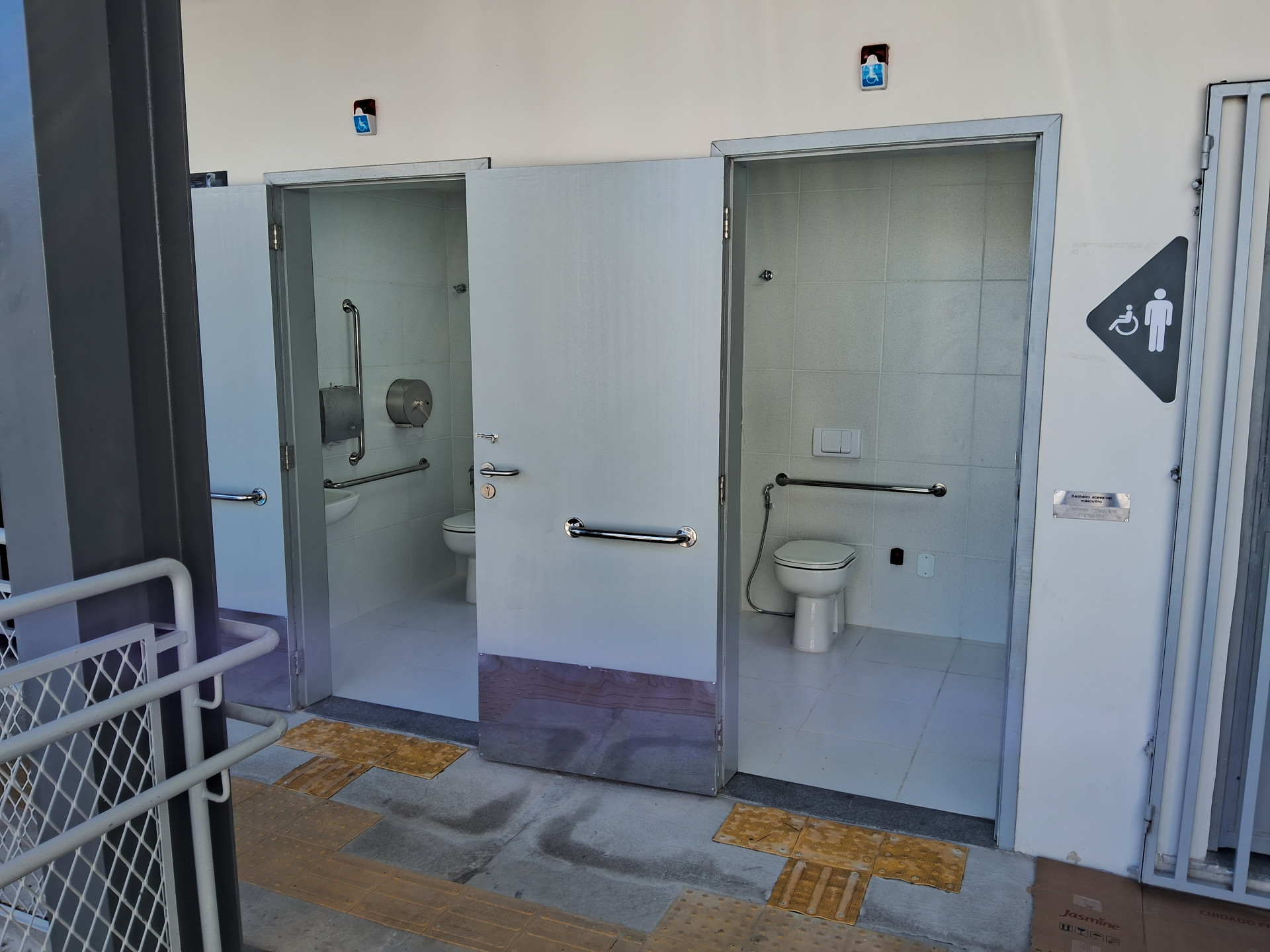 Esta&ccedil;&atilde;o ganhou banheiros p&uacute;blicos acess&iacute;veis para os usu&aacute;rios - Divulga&ccedil;&atilde;o / Supervia