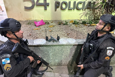 PM prende dois traficantes com drogas e pistola em Belford Roxo