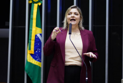 Deputada do PSOL apresenta projeto para impedir Nikolas Ferreira de presidir Comissão da Educação