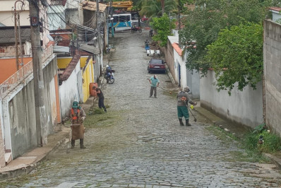 Secretaria de Serviços Públicos realiza limpeza nos bairros